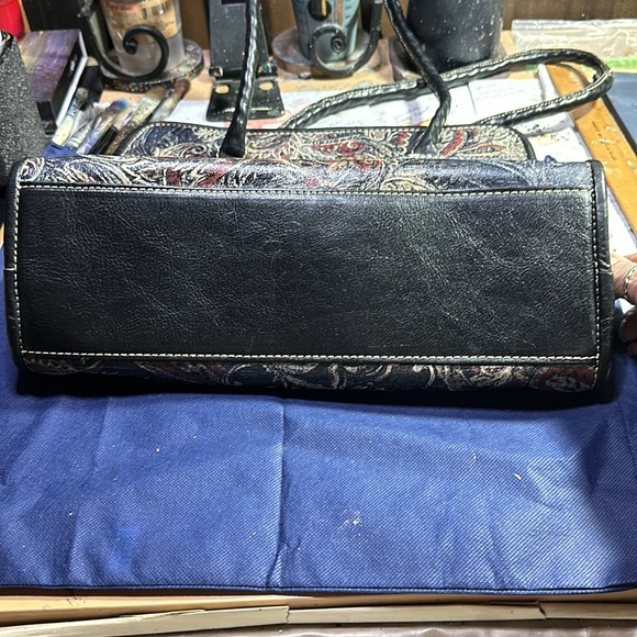 Patricia Nash shoulder bag. Paisley print. In great condition. Beautiful leather - Picture 8 of 8